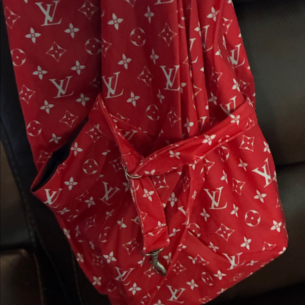 Red Designer style pet Sling Bag with harness connector safety strap - Picture 5 of 5